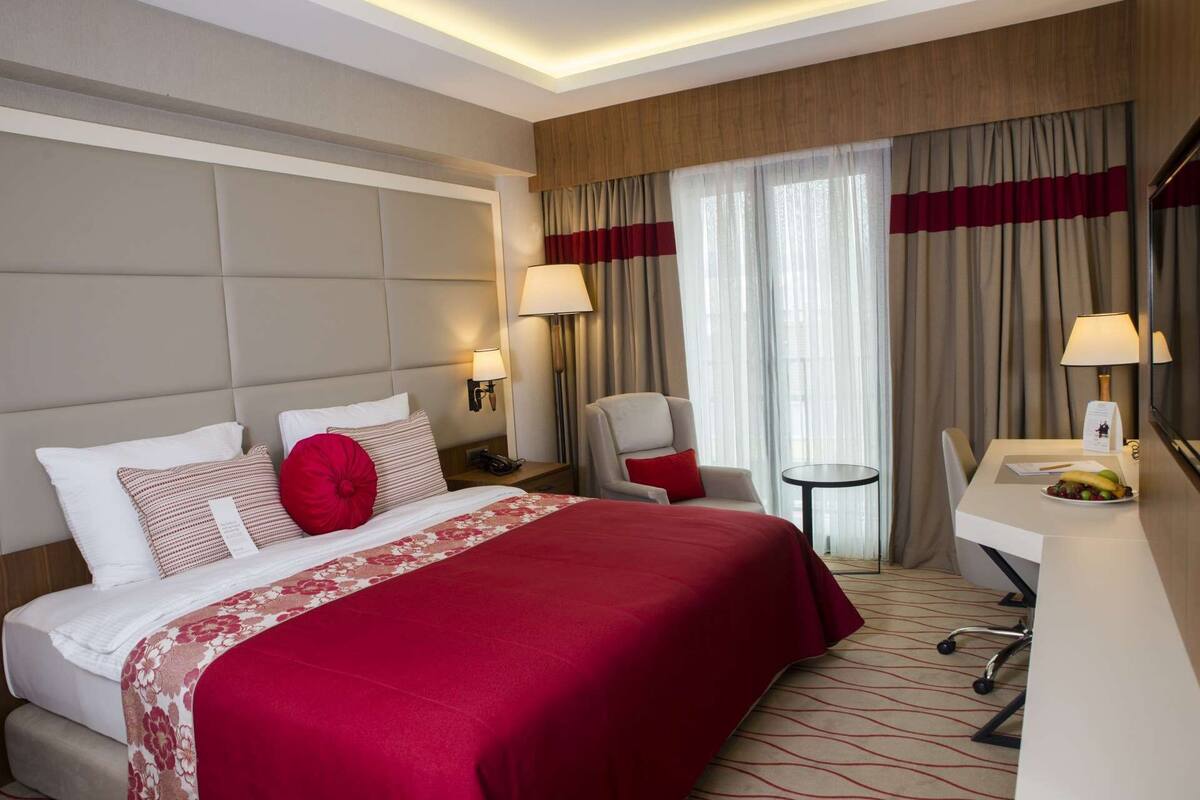 Hypoallergeen beddengoed, een minibar, een kluis op de kamer, een bureau