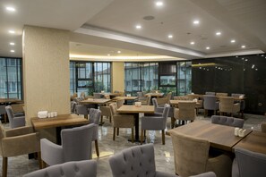 Lunch and dinner served - Ramada by Wyndham Sakarya Hendek (Hendek)