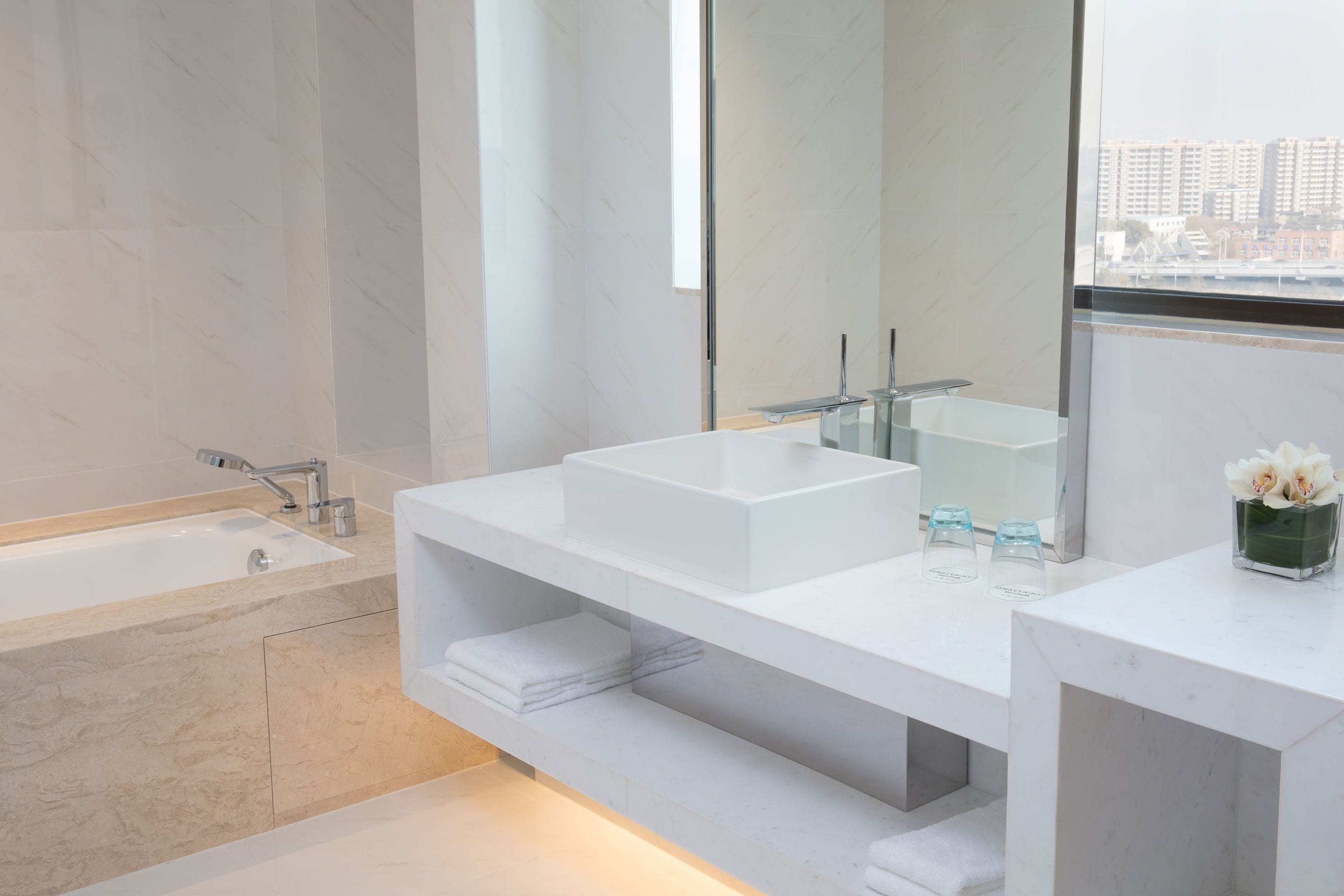 premier room, 2 double beds, city view | bathroom sink