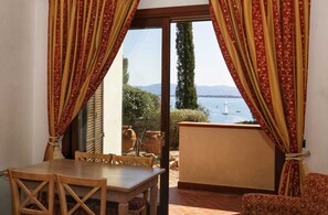 Panoramic Suite (Privilege) | Living area