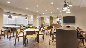 包含每日自助早餐