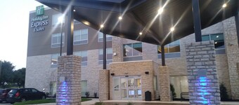 Holiday Inn Express & Suites Sugar Land SE - Missouri City by IHG
