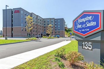 Hampton Inn & Suites Boston/Waltham