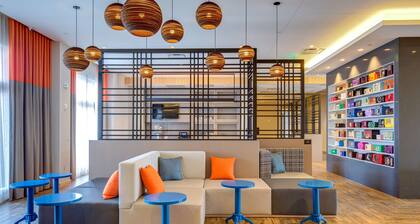 Hampton Inn & Suites Boston/Waltham