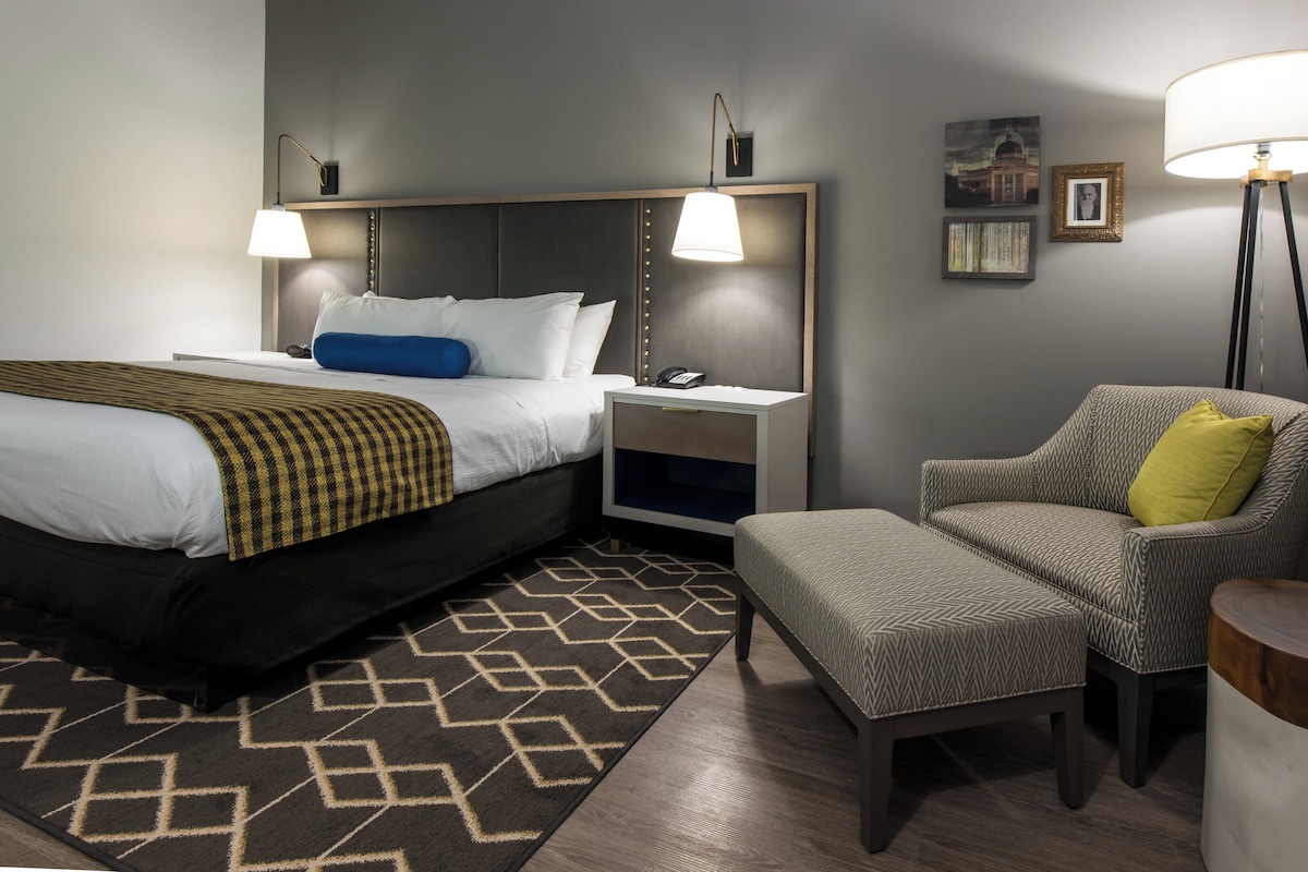 1 bedroom, Egyptian cotton sheets, premium bedding, pillowtop beds