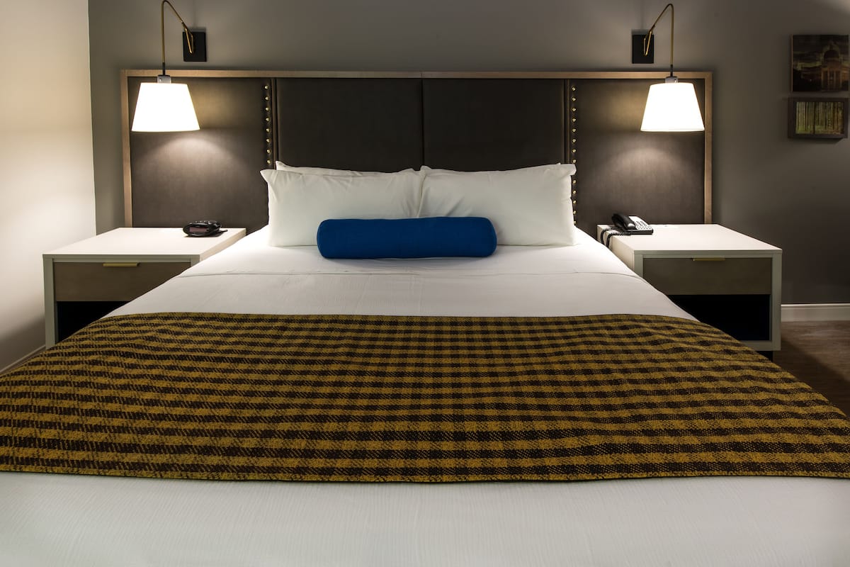 1 bedroom, egyptian cotton sheets, premium bedding, pillow-top beds