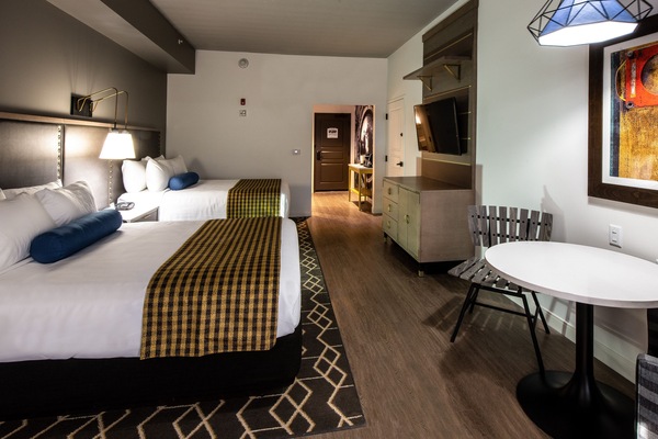 1 bedroom, Egyptian cotton sheets, premium bedding, pillowtop beds