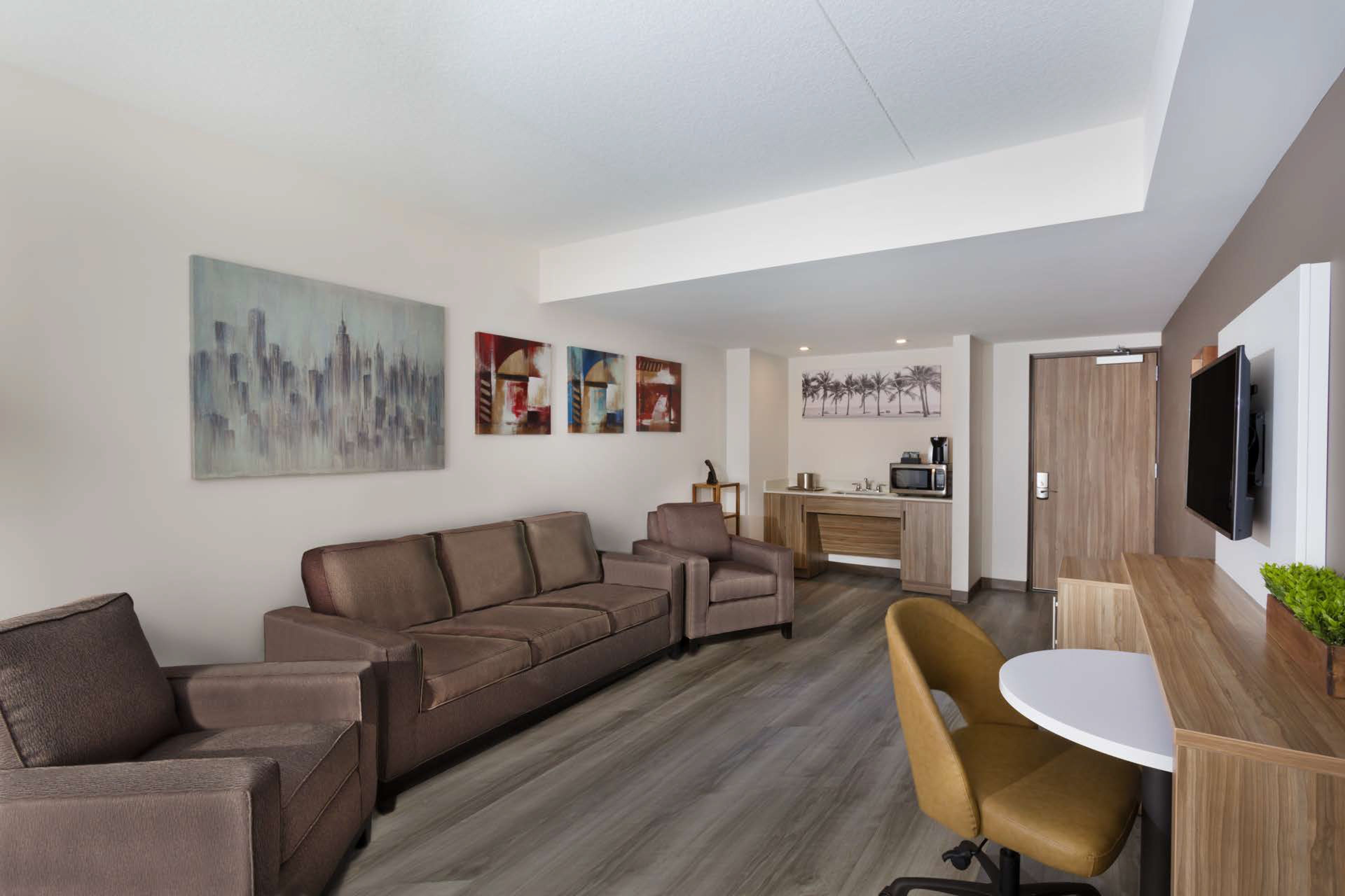 premium bedding, down duvets, in-room safe, desk