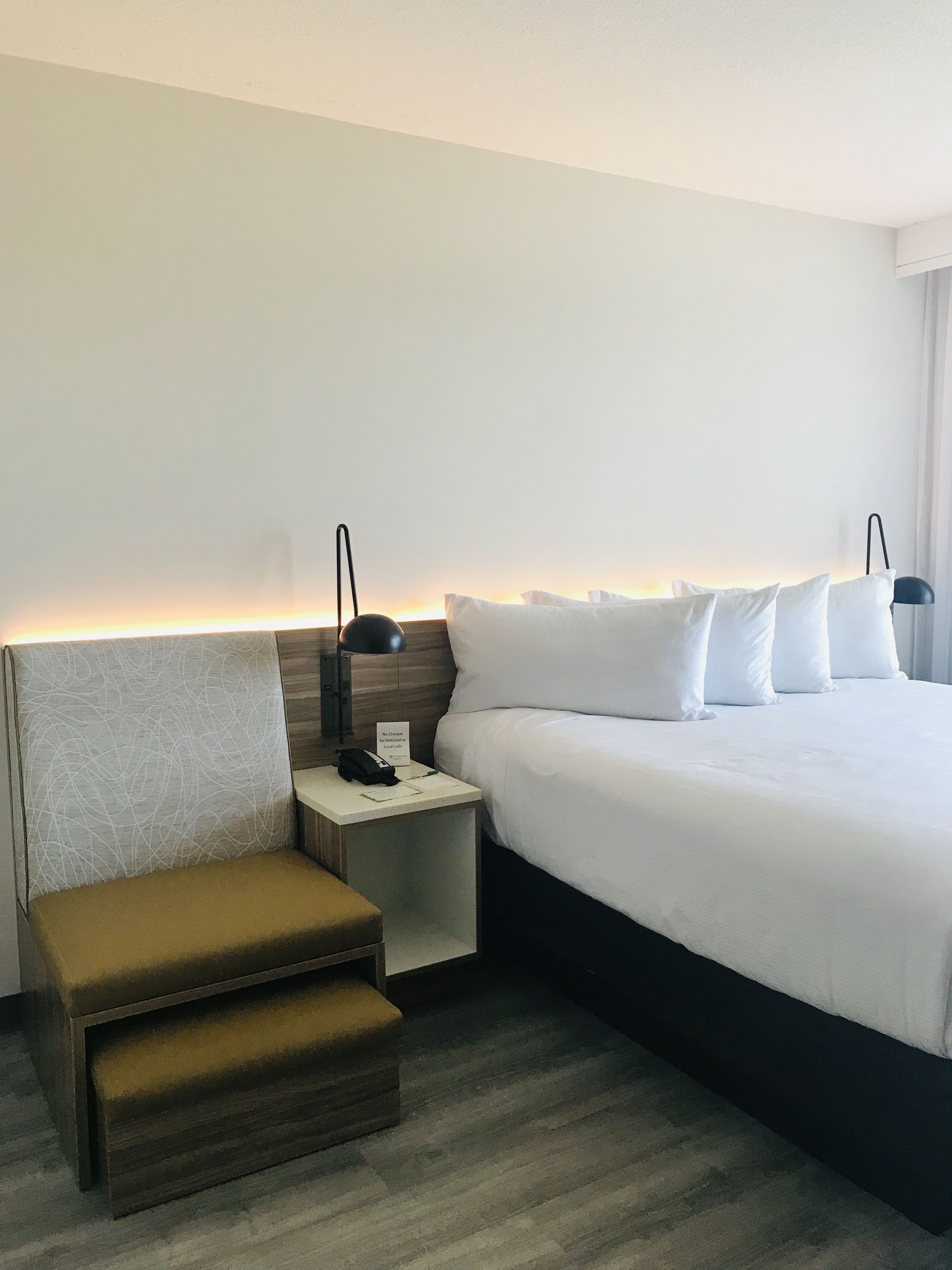 room, 1 king bed, non smoking | premium bedding, down duvets, in-room safe, desk