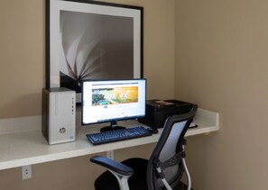 Business centre - Candlewood Suites Goodlettsville - Nashville by IHG (Goodlettsville)