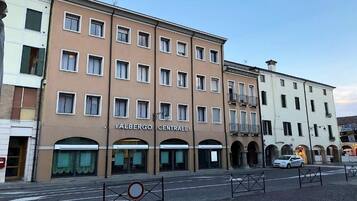 واجهة المنشأة