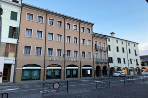 Front of property - Hotel Centrale (Este)