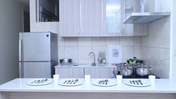 Coffee/tea maker, electric kettle