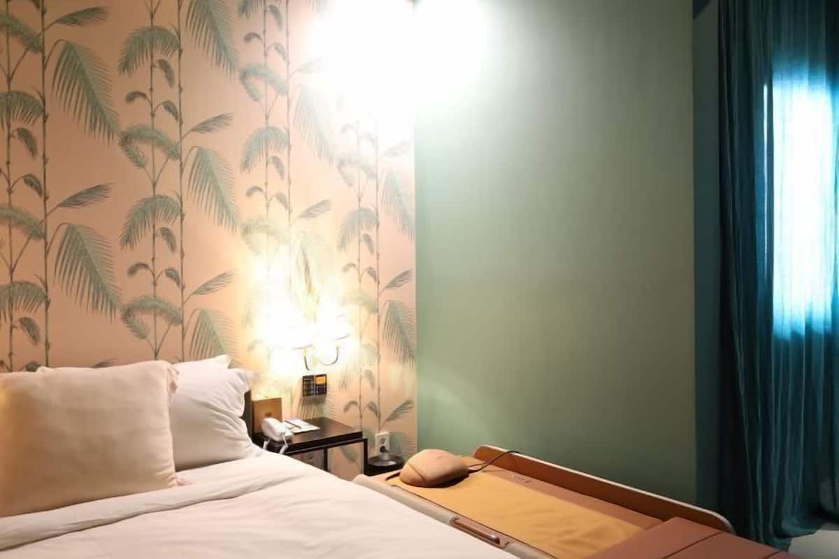 Premium bedding, down duvets, in-room safe, soundproofing