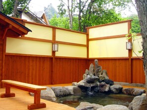 Public bath - Iwane Sanso (Kawakami)