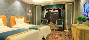 客房内保险箱、办公桌、遮光窗帘、免费 WiFi