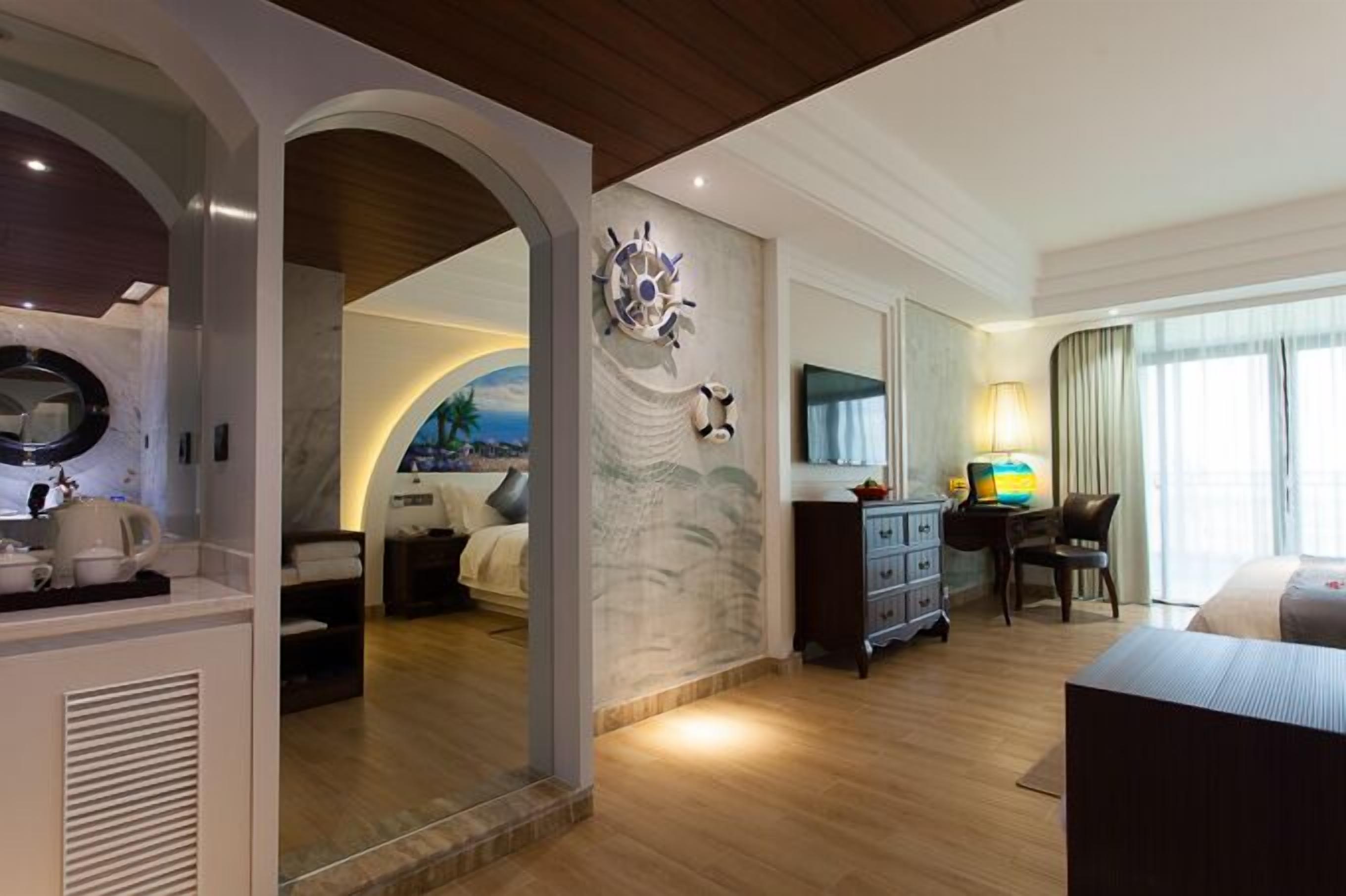  Island Double Room | Desk, blackout curtains, free WiFi