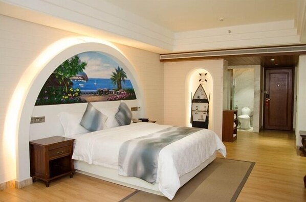  Island Double Room | Desk, blackout drapes, free WiFi
