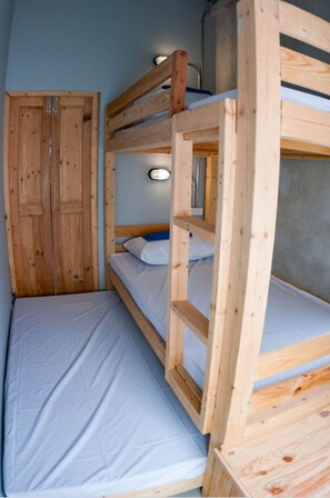 Kamar Single Ekonomi, Beberapa Tempat Tidur, kamar mandi umum | Brankas dan Wi-Fi gratis