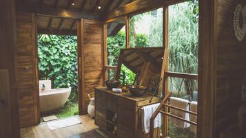 Superior Room, 1 Bedroom, Pool View | Bathroom