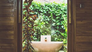 A wooden cabin with a large bathtub in the center, surrounded by lush greenery. - Desa Saya Eco Luxury Resort & Spa (Tejakula)