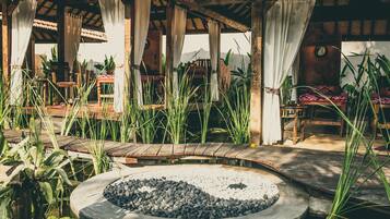 Body treatments, aromatherapy, deep-tissue massages, sports massages