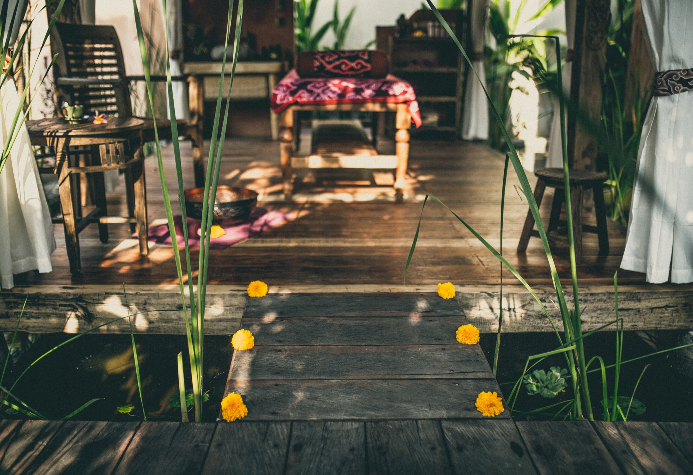 Body treatments, aromatherapy, deep-tissue massages, sports massages