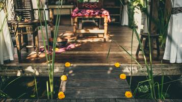 Perawatan tubuh, aromaterapi, pijat jaringan dalam, dan pijat olahraga