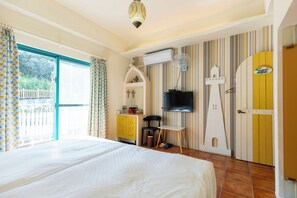 Comfort Room | Desk, free WiFi