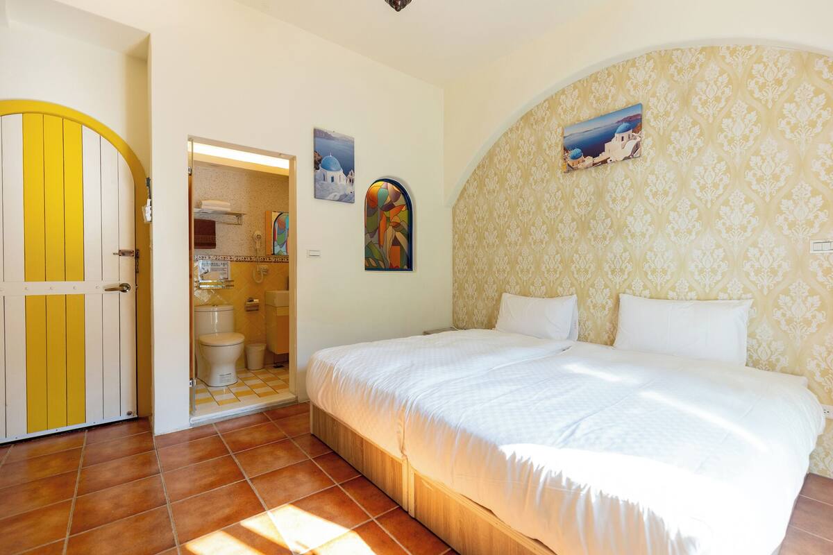 Elite Room | Desk, free WiFi