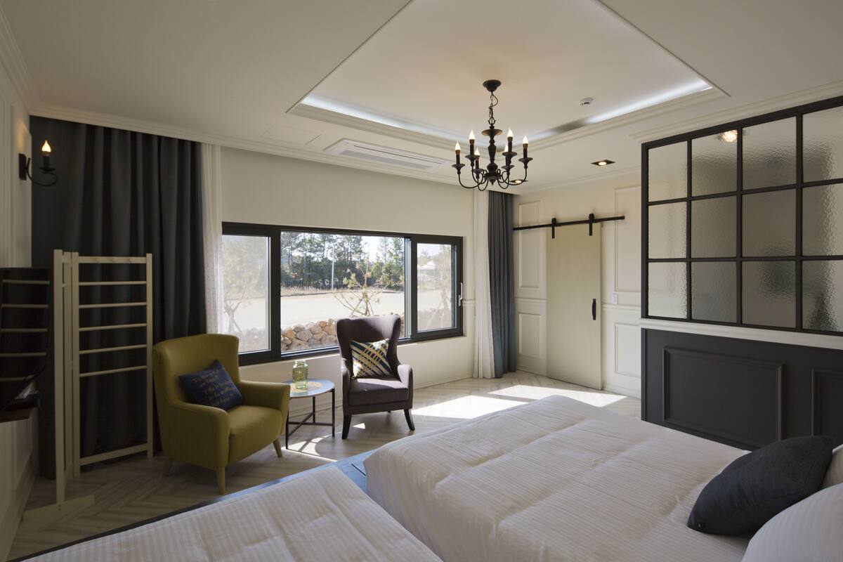 deluxe twin room | premium bedding, free wifi