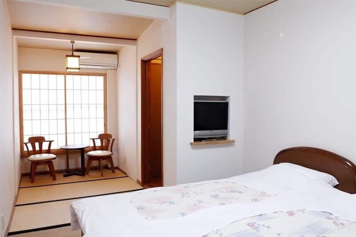 华丽客房, 公共浴室 | 客房内保险箱、办公桌、笔记本电脑工作区、免费 WiFi