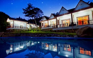 Seasonal outdoor pool, a natural pool, pool umbrellas, pool loungers - As First Time Pension (Pyeongchang)