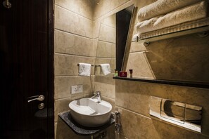Douche, articles de toilette gratuits, serviettes fournies
