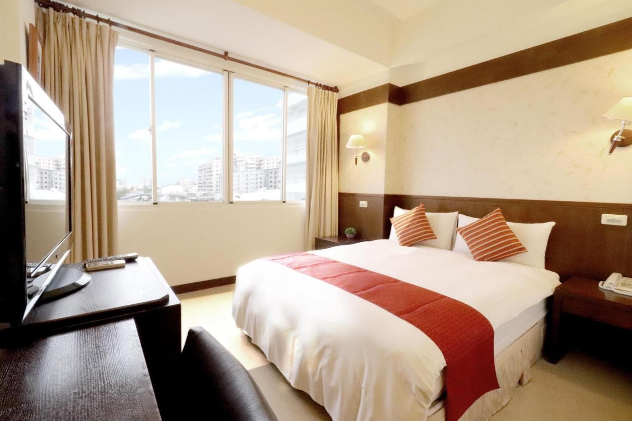 Ropa de cama de alta calidad, minibar y escritorio 