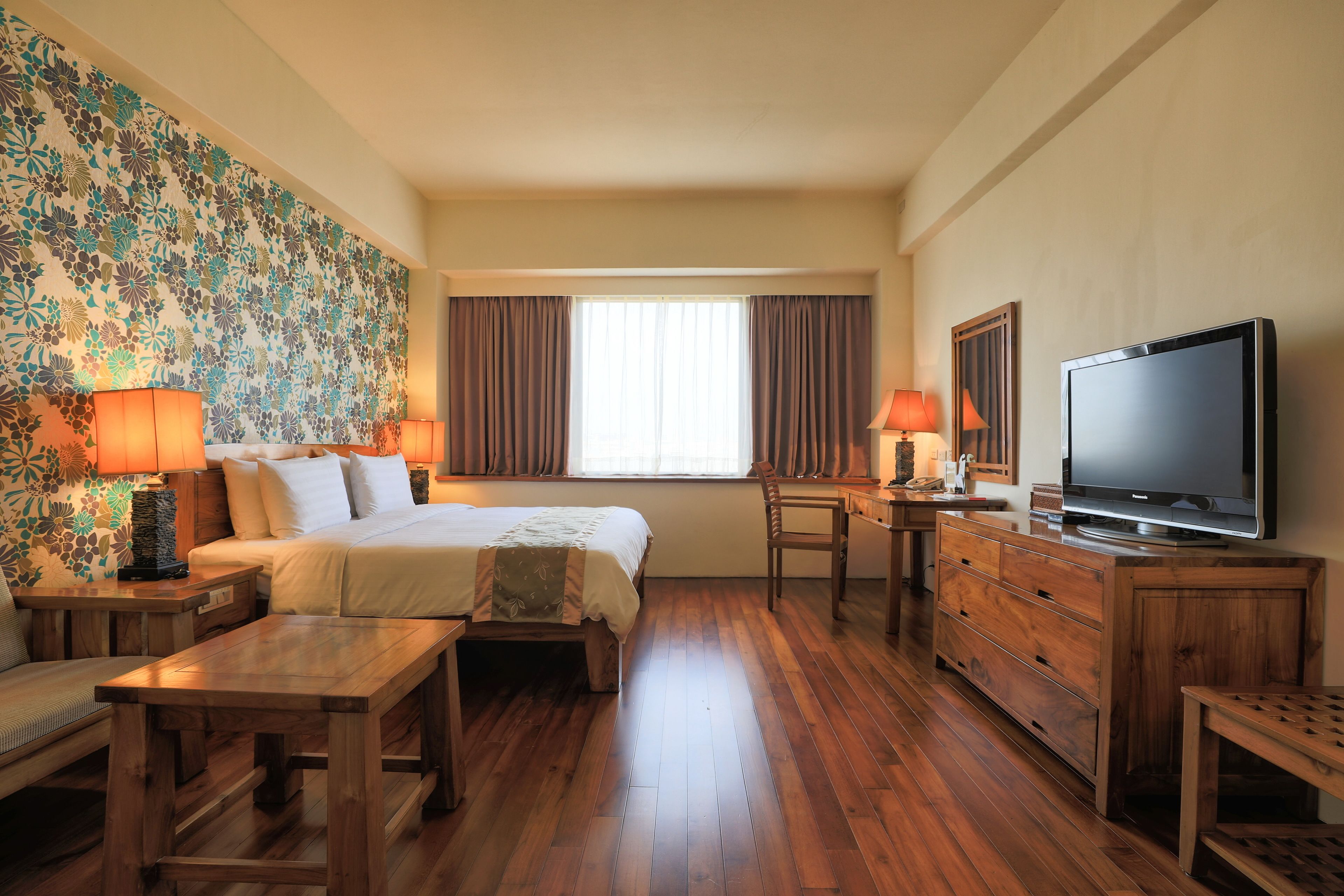 standard double room | desk, blackout curtains, free wifi