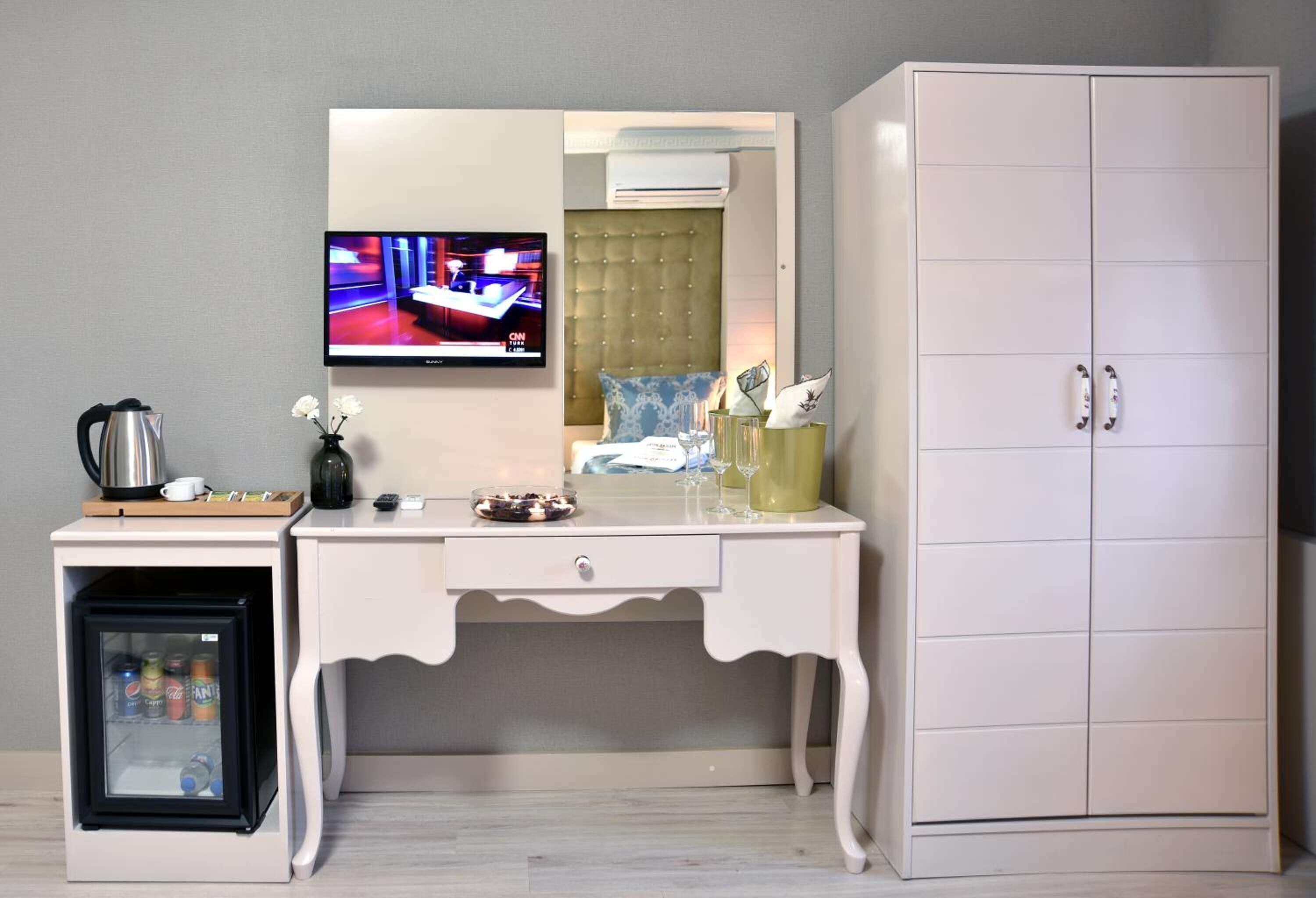 Photo - Pelican House Hotel