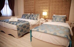 In-room safe, desk, free WiFi, bed sheets - Pelican House Hotel (Istanbul)
