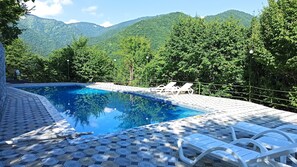 Piscine extérieure (ouverte en saison)