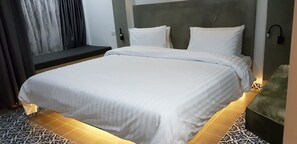 Desk, blackout drapes, free WiFi, bed sheets