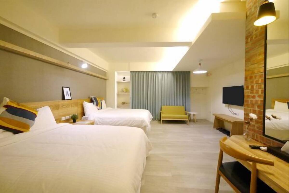 Premium bedding, minibar, laptop workspace, blackout curtains