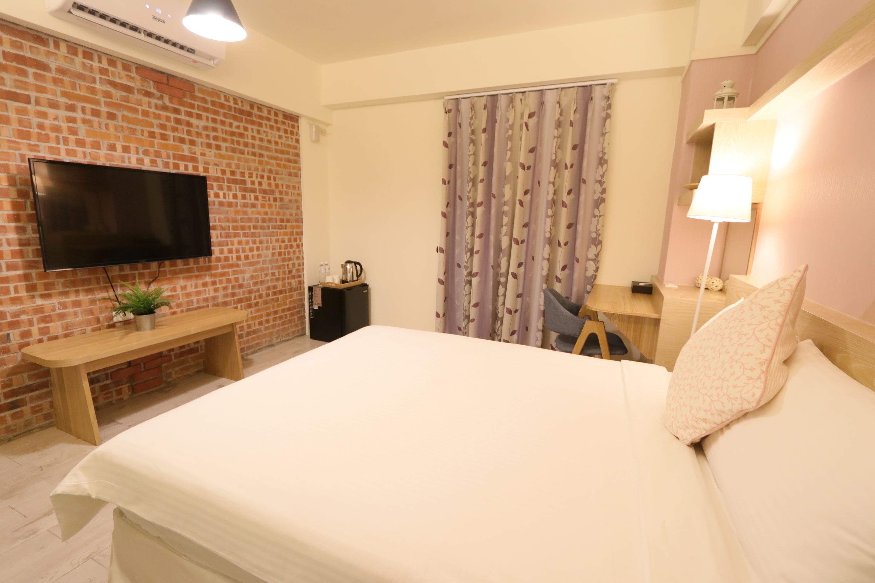 Standard Double Room, 1 Double Bed | Bathroom | Shower, free toiletries, hair dryer, slippers