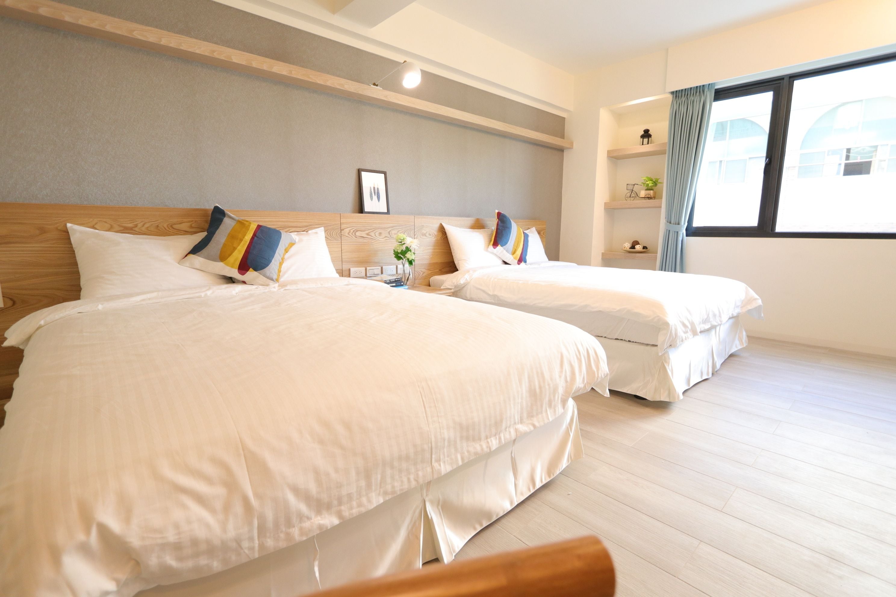 Quarto quádruplo luxo, 2 camas de casal | Comodidades do quarto