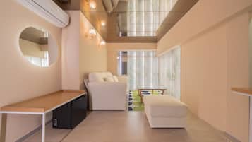 Suite | Down comforters, free WiFi