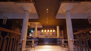 Bar (trong khuôn viên)