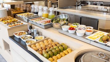 Daily buffet breakfast (JPY 2500 per person)