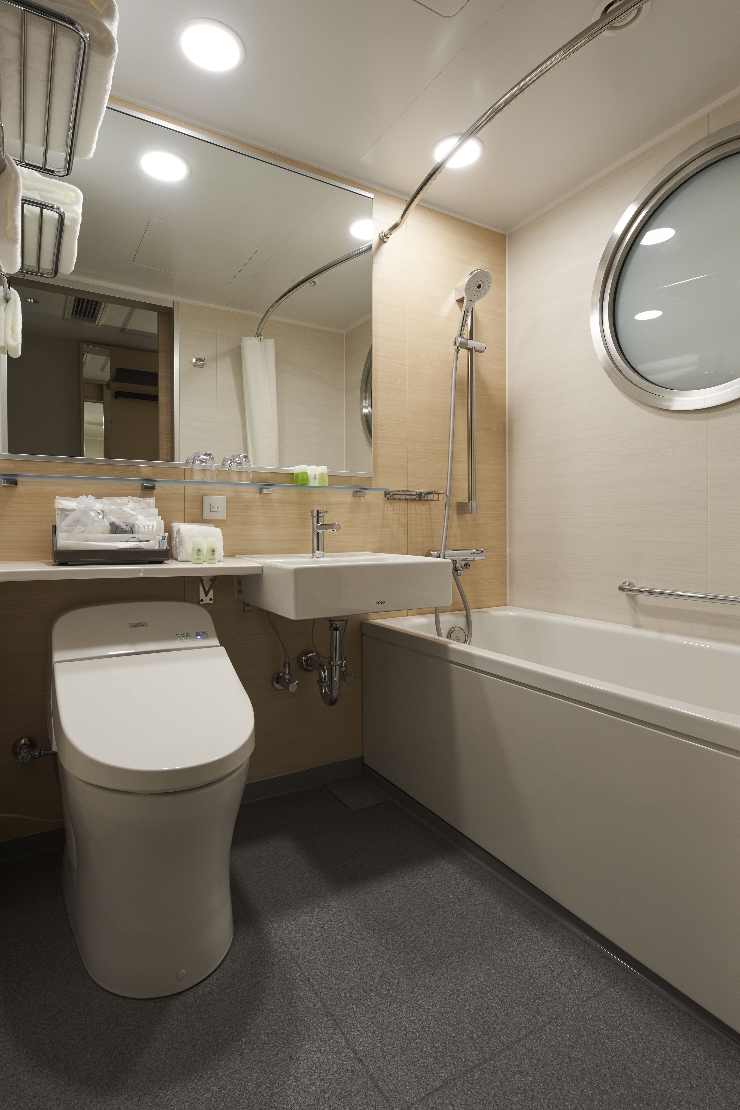 combined shower/bathtub, free toiletries, hair dryer, slippers