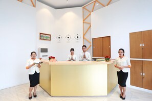 Reception - Hotel Vista (Yangon)
