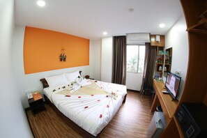 Minibar, in-room safe, desk, free WiFi - Hotel Vista (Yangon)