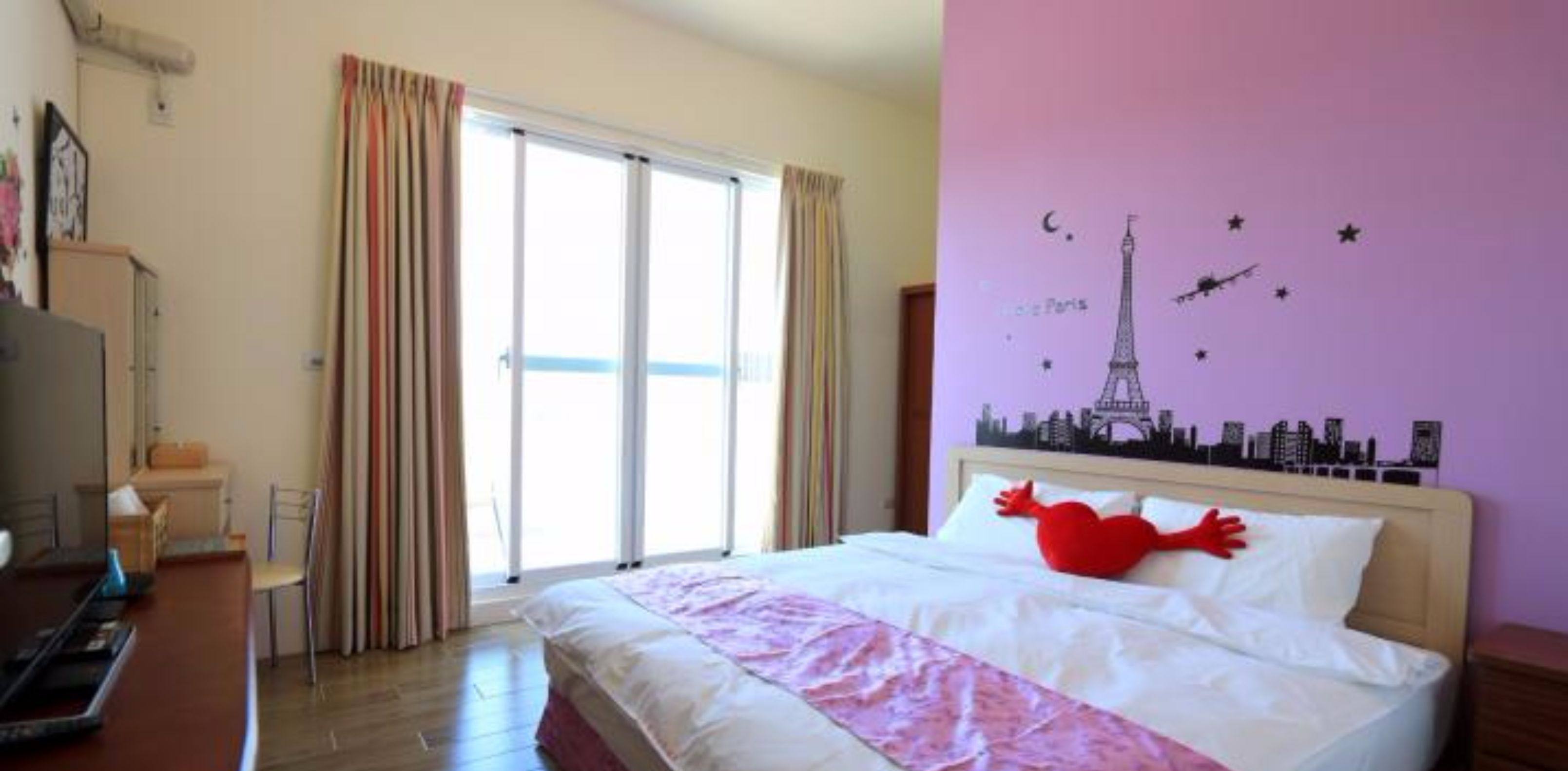 Soundproofing, free WiFi